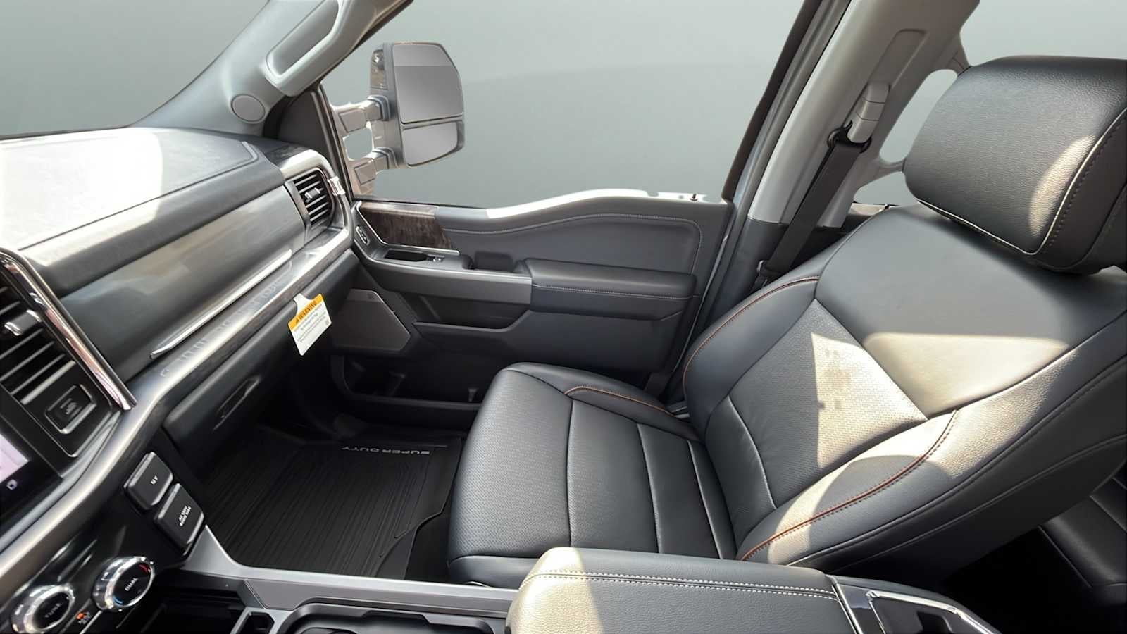 2026 Ford Super Duty F-350 SRW LARIAT