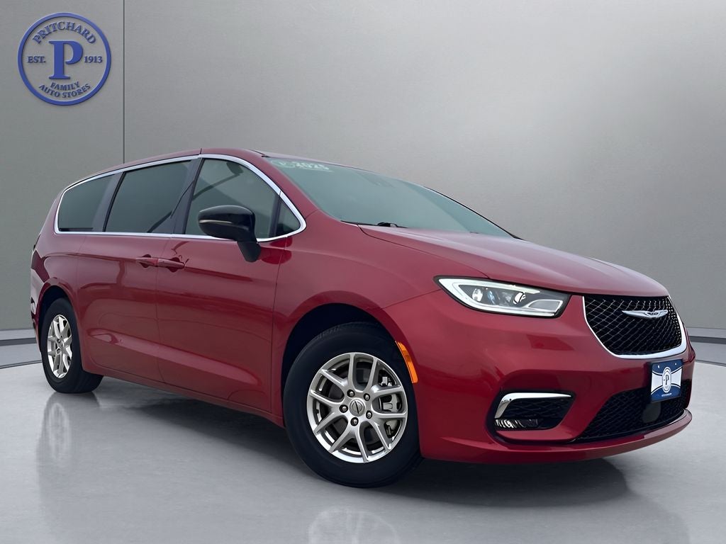 2025 Chrysler Pacifica Select's photo